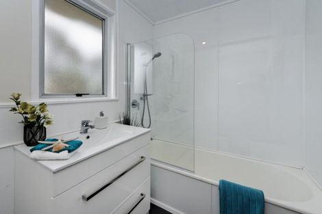 Photo of property in 80 Lantana Road, Green Bay, Auckland, 0604