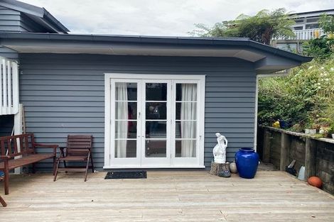 Photo of property in 40 Colmar Road, Mellons Bay, Auckland, 2014
