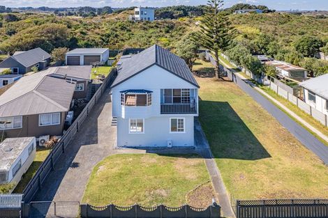 Photo of property in 156 Karaka Street, Castlecliff, Whanganui, 4501