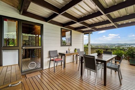 Photo of property in 222 Whangaparaoa Road, Red Beach, 0932