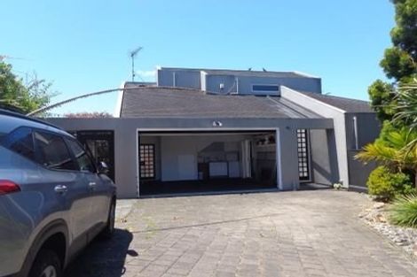 Photo of property in 18 Marina View Drive, West Harbour, Auckland, 0618