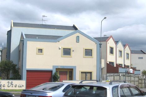 Photo of property in Lakeview Terrace, 1/14 Ambrico Place, New Lynn, Auckland, 0600