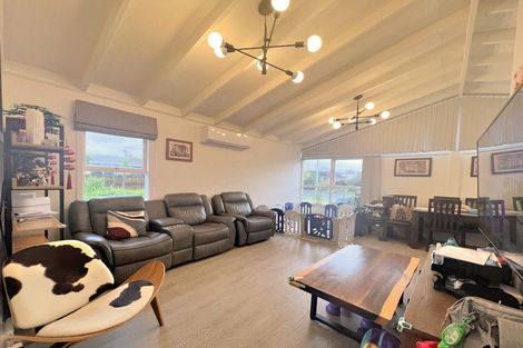 Photo of property in 8 Gossamer Drive, Pakuranga Heights, Auckland, 2010