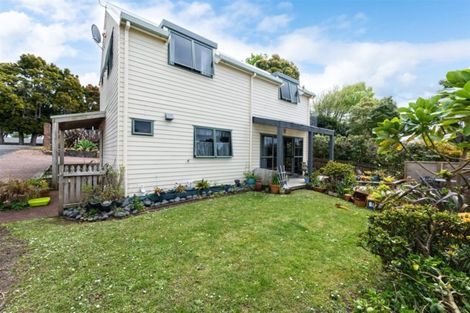 Photo of property in 10/485 Don Buck Road, Massey, Auckland, 0614