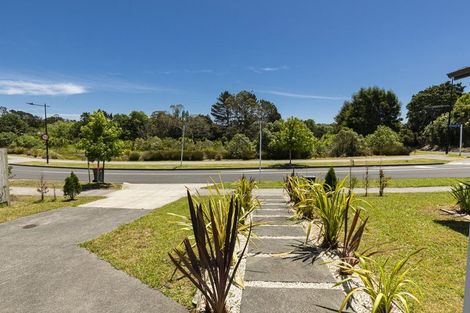 Photo of property in 1 Mcindoe Road, Kumeu, 0810