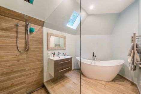 Photo of property in 14 Latham Road, York Bay, Lower Hutt, 5013