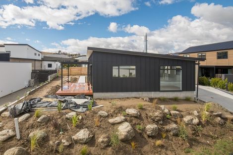 Photo of property in 6 Kapuka Lane, Wanaka, 9305