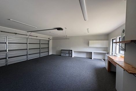 Photo of property in 5 Coutts Way, Fitzherbert, Palmerston North, 4410