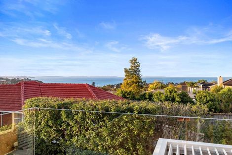 Photo of property in 2/114 Aberdeen Road, Campbells Bay, Auckland, 0620