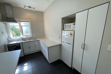 Photo of property in 6 Rixon Grove, Mount Victoria, Wellington, 6011