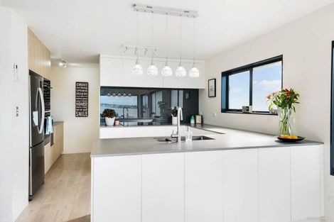 Photo of property in 68 Mcbreen Avenue, Northcote, Auckland, 0627