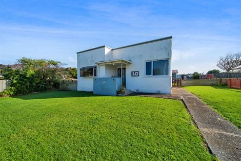 Photo of property in 10 Oxford Street, Patea, 4520