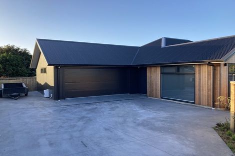 Photo of property in 11 Donnelly Street, Oakura, 4314