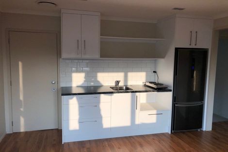 Photo of property in 25 Darren Crescent, Half Moon Bay, Auckland, 2012