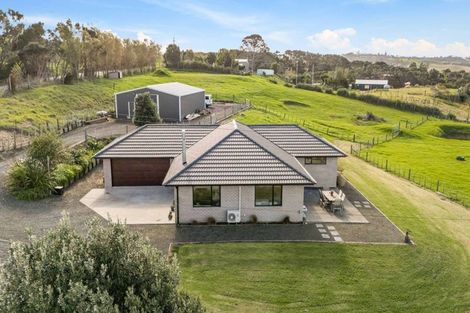 Photo of property in 2712 South Head Road, South Head, Helensville, 0874