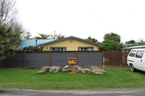 Photo of property in 27 Martin Street, Monaco, Nelson, 7011