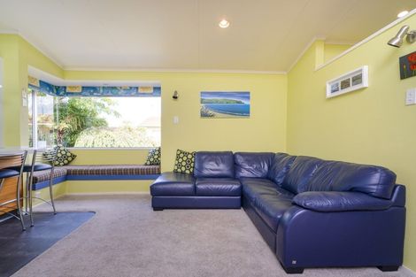 Photo of property in 6 Dunk Place, Milson, Palmerston North, 4414