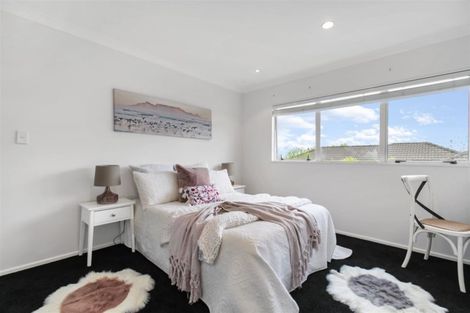 Photo of property in 6 Canonbie Place, East Tamaki Heights, Auckland, 2016