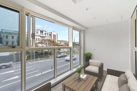 Photo of property in 2b/5 Kent Terrace, Mount Victoria, Wellington, 6011