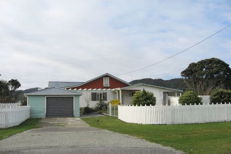 Photo of property in 15 Collins Street, Blaketown, Greymouth, 7805