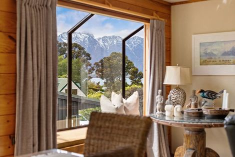 Photo of property in 9 Evergreen Place, Sunshine Bay, Queenstown, 9300