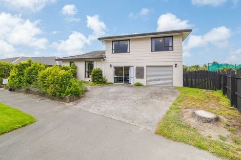 Photo of property in 8 Langham Place, Redwood, Christchurch, 8051