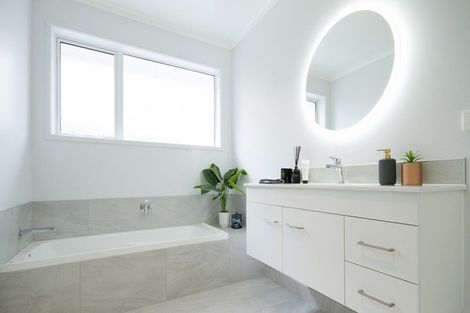 Photo of property in 370 One Tree Point Road, One Tree Point, 0118