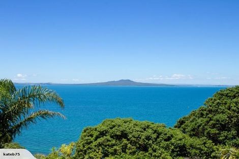 Photo of property in 2/19 Churchill Road, Murrays Bay, Auckland, 0630