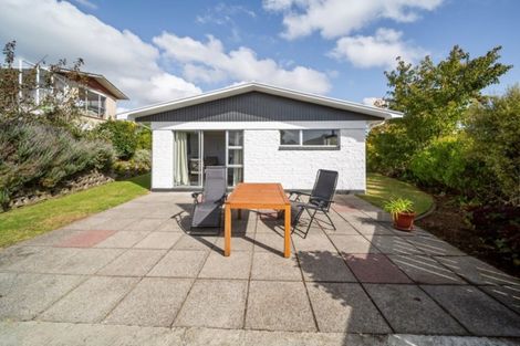 Photo of property in 5 Montana Place, Merrilands, New Plymouth, 4312