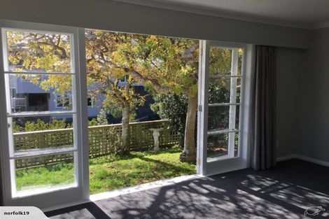 Photo of property in 98 Melbourne Road, Island Bay, Wellington, 6023