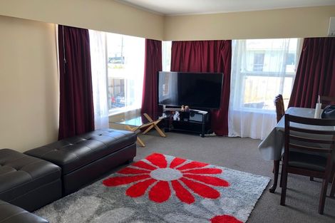 Photo of property in 2/8 Anne Road, Hillcrest, Auckland, 0627