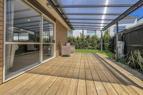 Photo of property in 15 Hocken Place, Mangere Bridge, Auckland, 2022