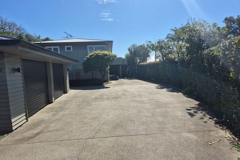 Photo of property in 124 Whangaparaoa Road, Red Beach, 0932