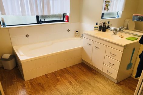 Photo of property in 15 Farnham Close, Rototuna North, Hamilton, 3210