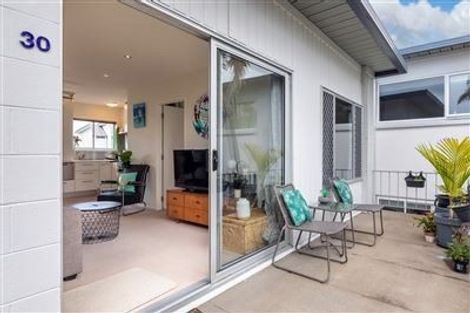 Photo of property in 1/72l Kitchener Road, Milford, Auckland, 0620