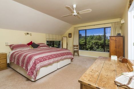 Photo of property in 1 Stitchbird Close, Murrays Bay, Auckland, 0630