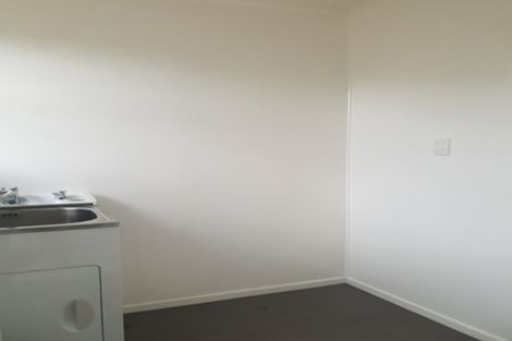 Photo of property in 6 Knox Road, Swanson, Auckland, 0612