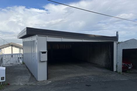 Photo of property in 11 Fortunatus Street, Brooklyn, Wellington, 6021