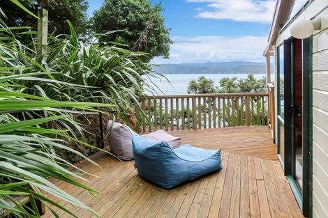 Photo of property in 409 Karaka Bay Road, Karaka Bays, Wellington, 6022