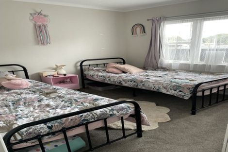 Photo of property in 12 Albert Road, Kelston, Auckland, 0602