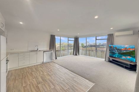 Photo of property in 90 Sunstone Crescent, Timberlea, Upper Hutt, 5018