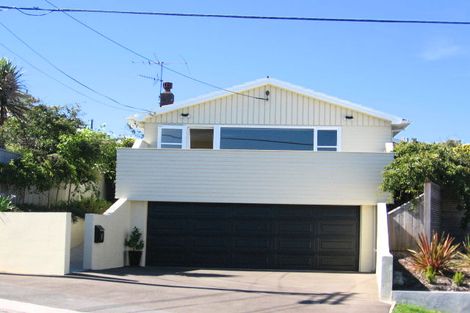 Photo of property in 17 Nicholson Road, Khandallah, Wellington, 6035