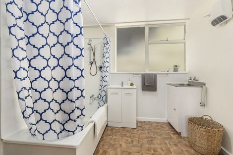 Photo of property in Greenmantle Flats, 88a Salamanca Road, Kelburn, Wellington, 6012