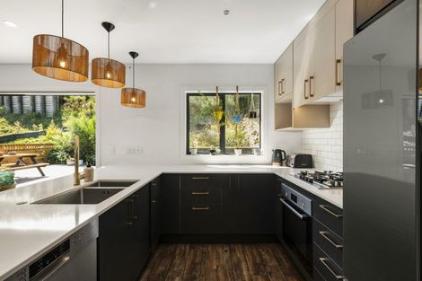 Photo of property in 7b Grumman Lane, Newlands, Wellington, 6037