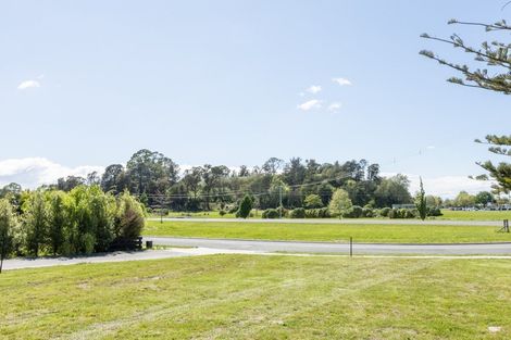 Photo of property in 61 Oak Road, Poraiti, Napier, 4112
