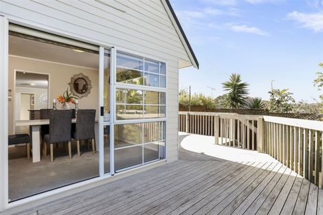 Photo of property in 2/16 Fernbird Place, Massey, Auckland, 0614
