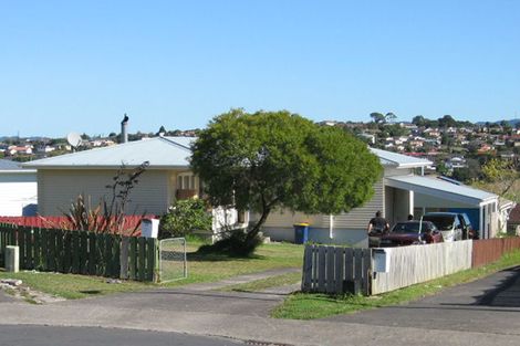 Photo of property in 31 Rena Place, West Harbour, Auckland, 0618