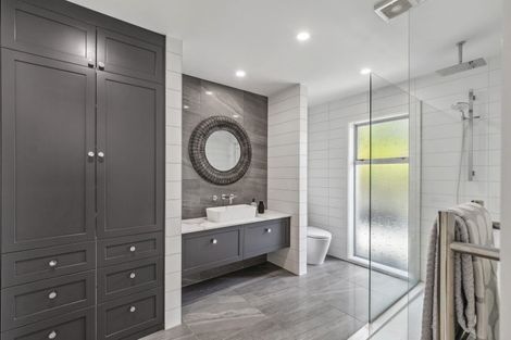 Photo of property in 9 Seymour Road, Mellons Bay, Auckland, 2014