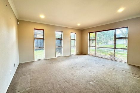 Photo of property in 54 Stranraer Crescent, Wattle Downs, Auckland, 2103