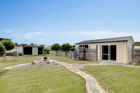 Photo of property in 15 Riverside Way, Amberley, 7410